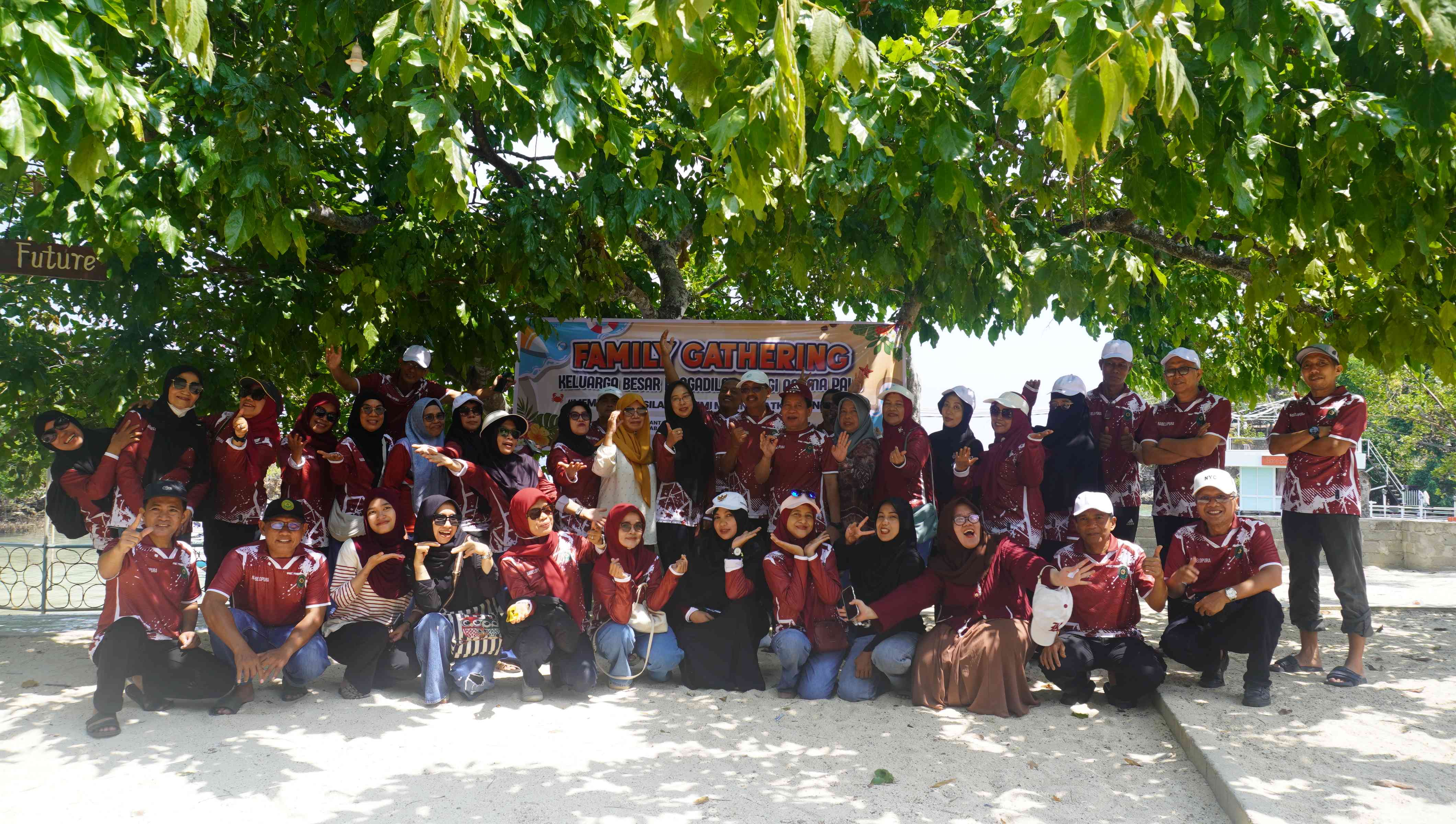 FAMILYGATHERING