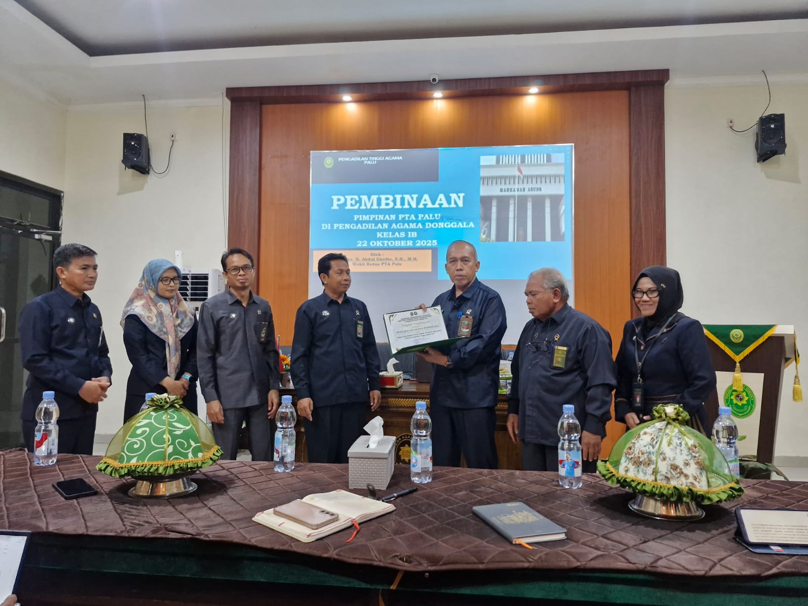 1 WAKIL KETUA PENGADILAN TINGGI AGAMA PALU BERSAMA TIM MENGADAKAN KEGIATAN KOORDINASI DAN PEMBINAAN PADA PENGADILAN AGAMA DONGGALA