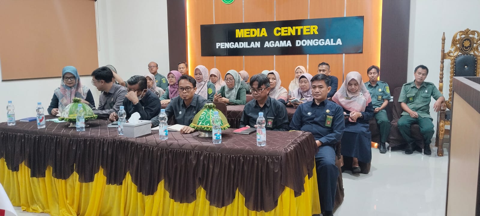 3 WAKIL KETUA PENGADILAN TINGGI AGAMA PALU BERSAMA TIM MENGADAKAN KEGIATAN KOORDINASI DAN PEMBINAAN PADA PENGADILAN AGAMA DONGGALA