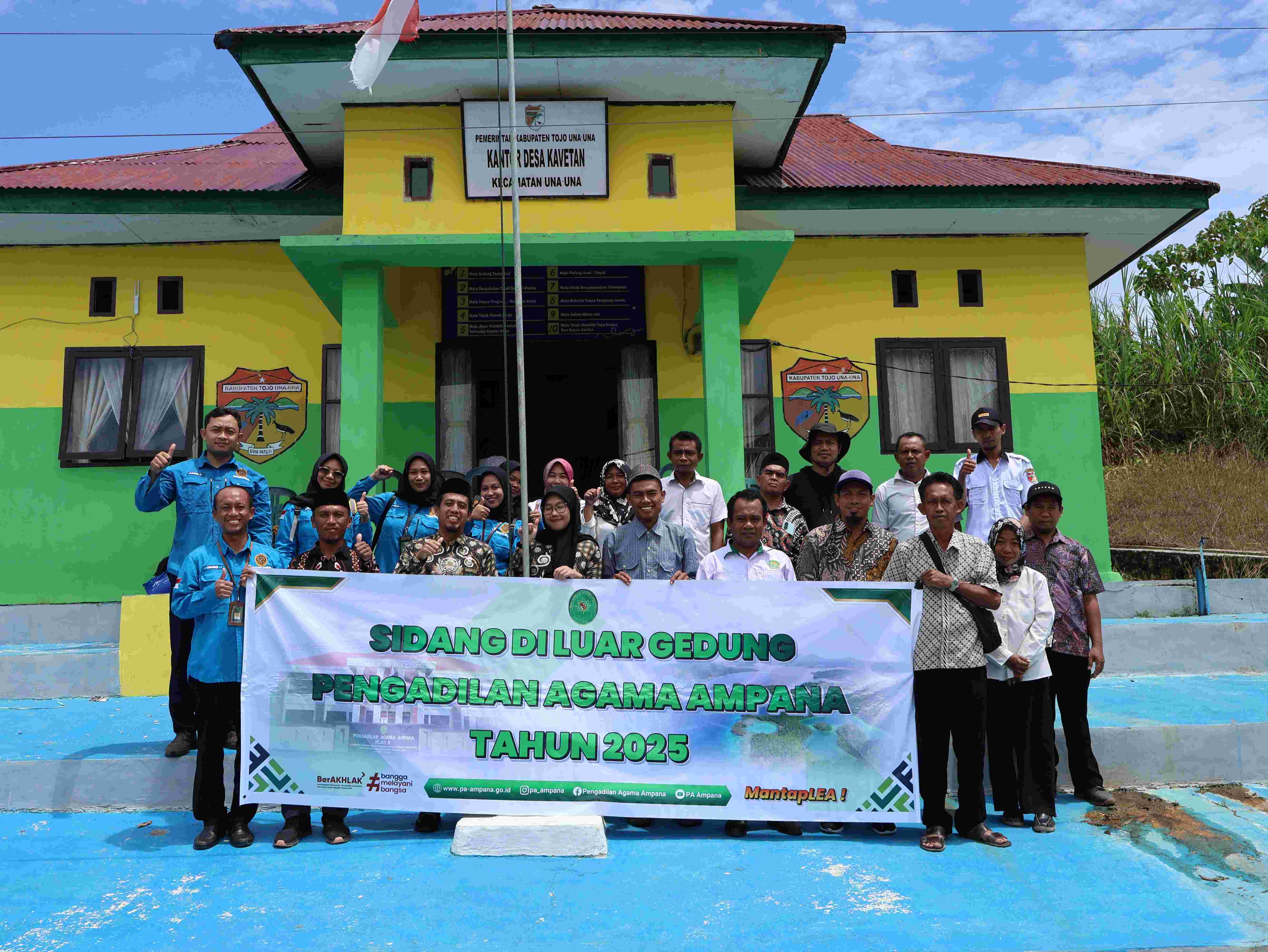 1 Sidang diluar Gedung Pengadilan Agama ampana di Desa Kavetan Kecamatan Una Una Kepulauan Togean 1482025