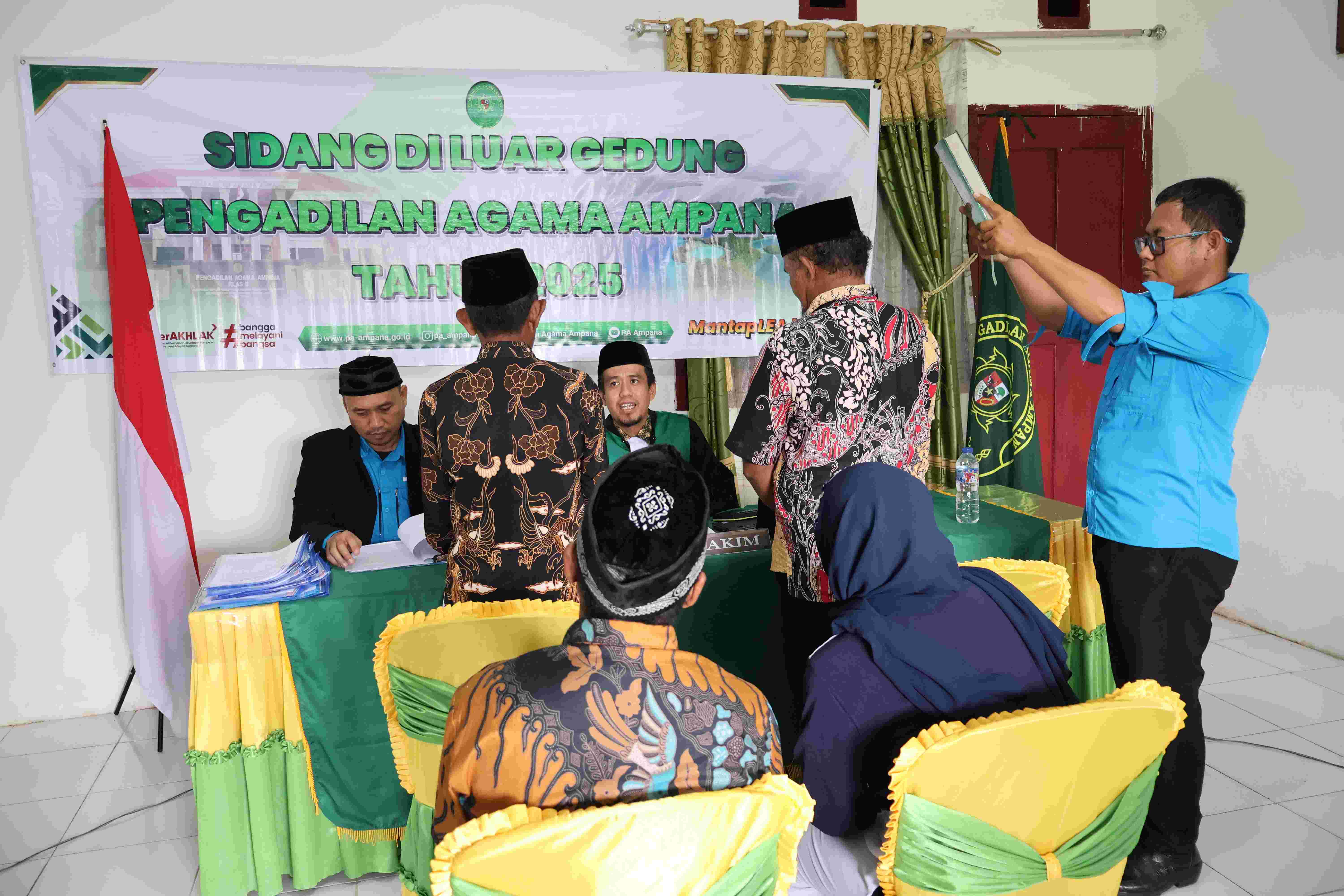 2 Sidang diluar Gedung Pengadilan Agama ampana di Desa Kavetan Kecamatan Una Una Kepulauan Togean 1482025