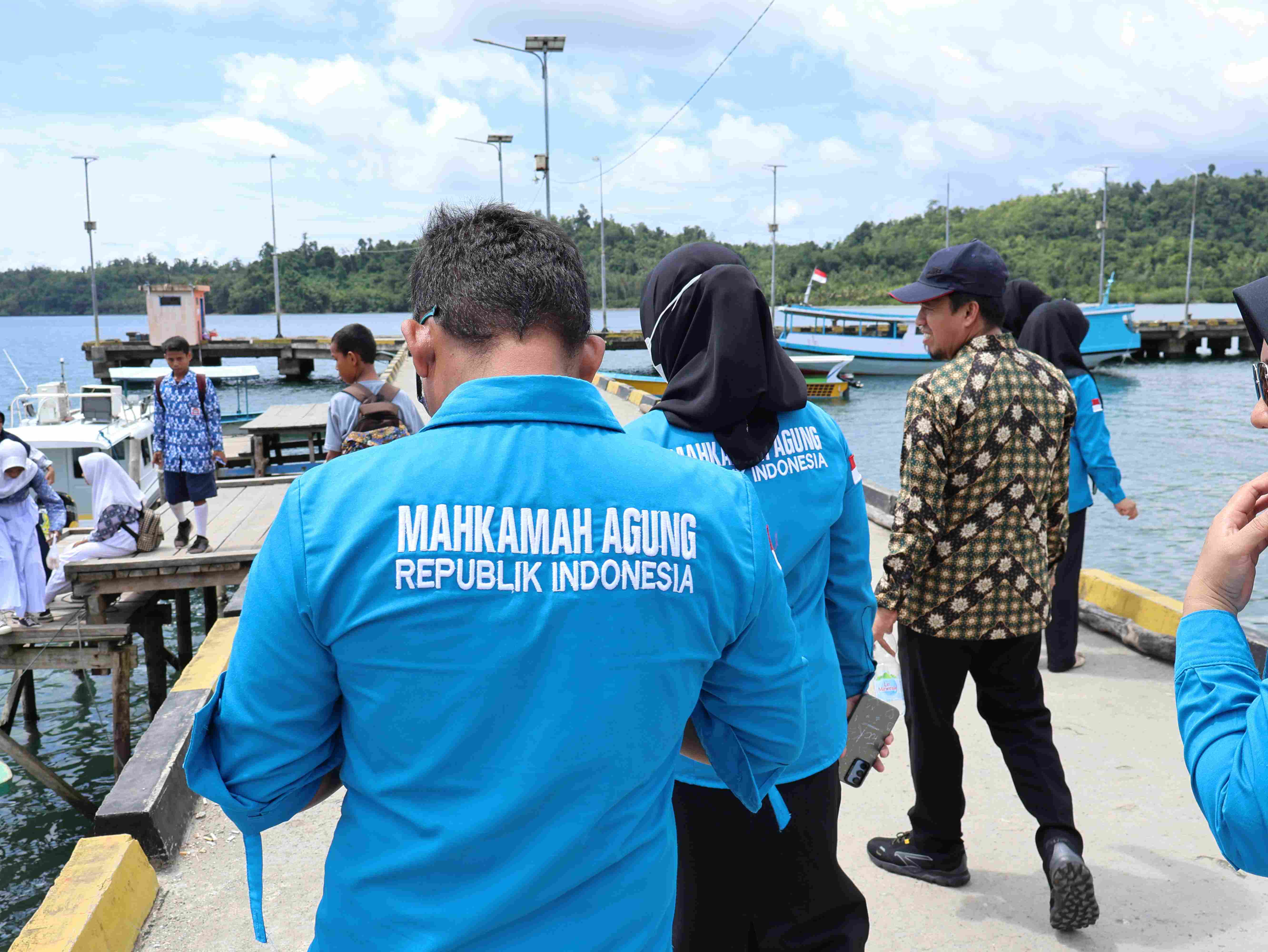 5 Sidang diluar Gedung Pengadilan Agama ampana di Desa Kavetan Kecamatan Una Una Kepulauan Togean 1482025