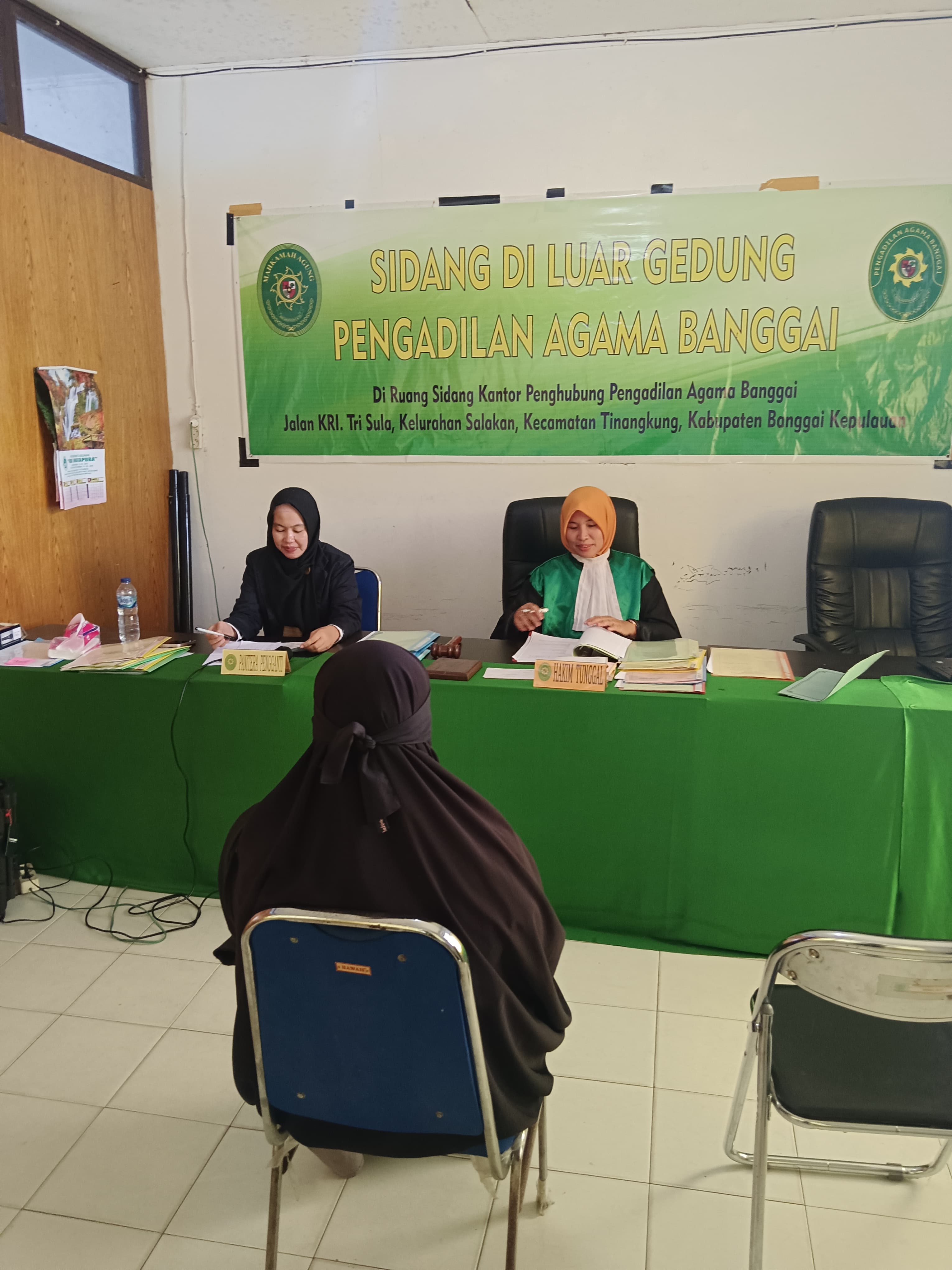 1 Sidang Di Luar Gedung Pengadilan Agama Banggai 100725