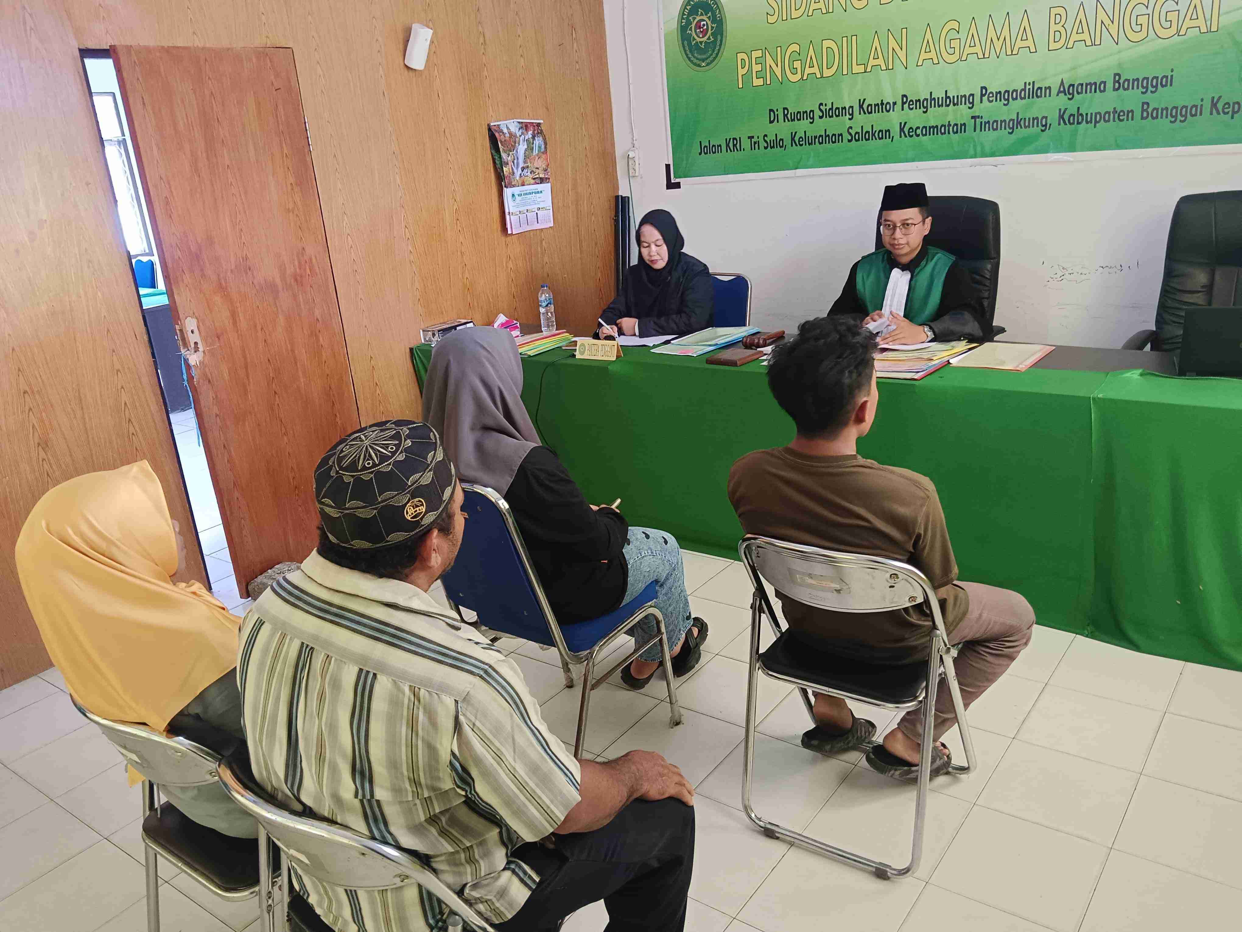 3 Sidang Di Luar Gedung Pengadilan Agama Banggai 100725