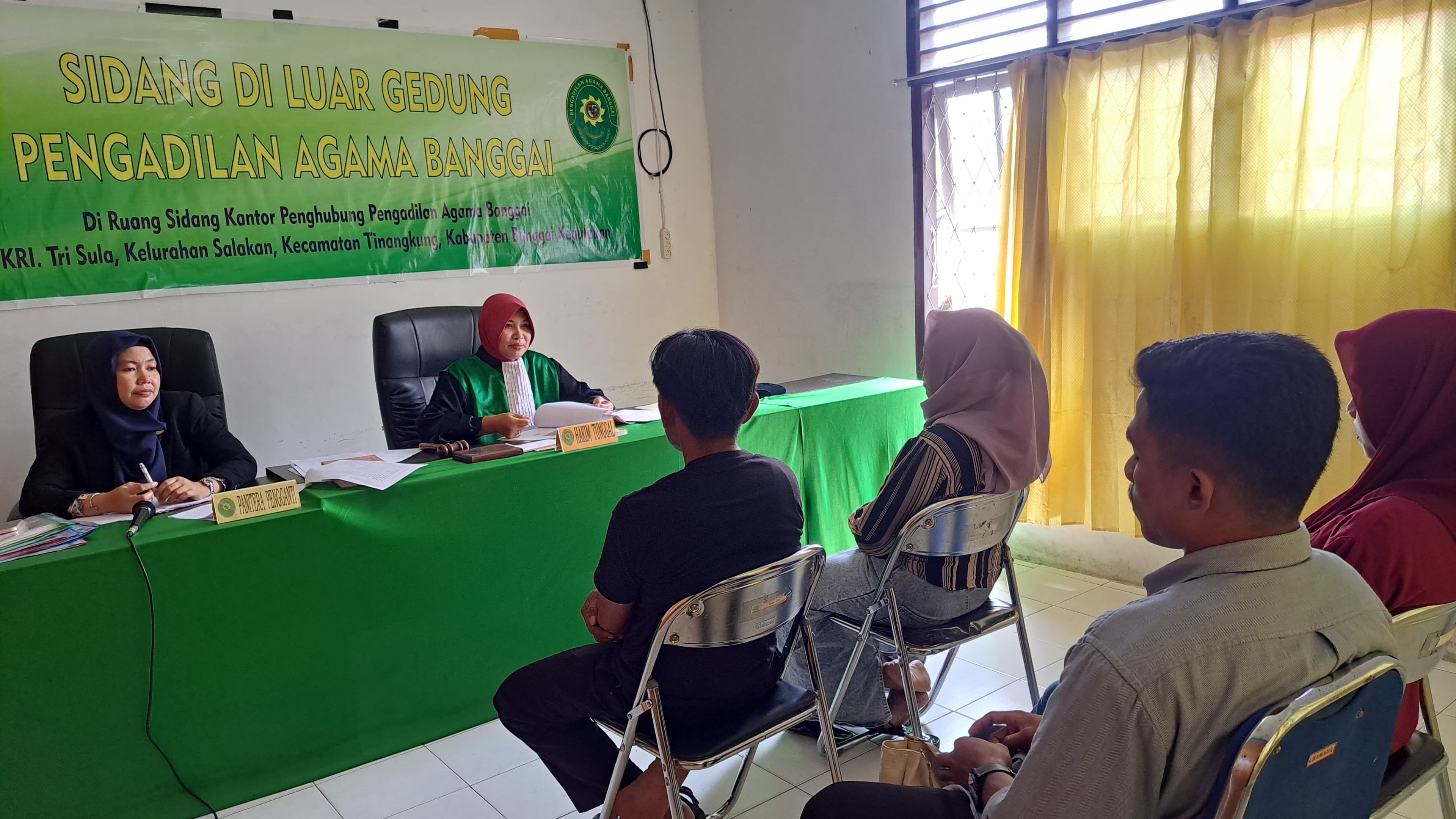 3 Sidang di Luar Gedung Pengadilan Agama Banggai