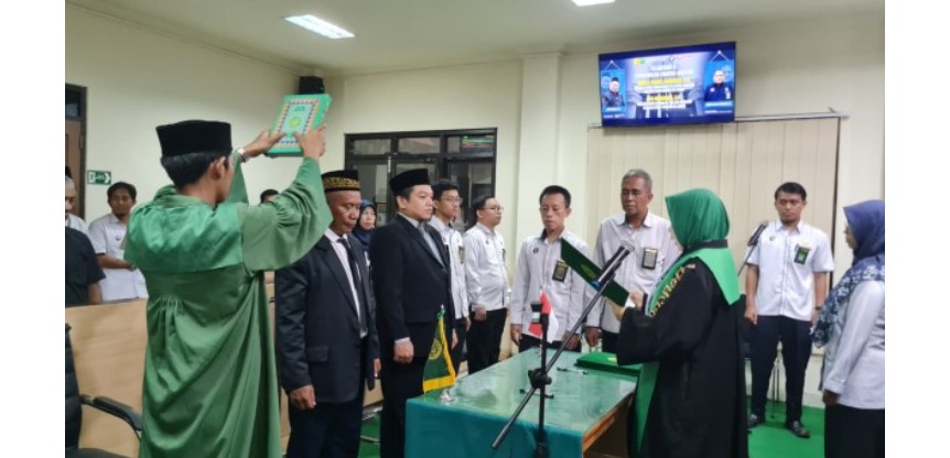 1 Pelantikan Panitera Muda Hukum dan Panitera Muda Gugatan Pengadilan Agama Luwuk Kelas IB