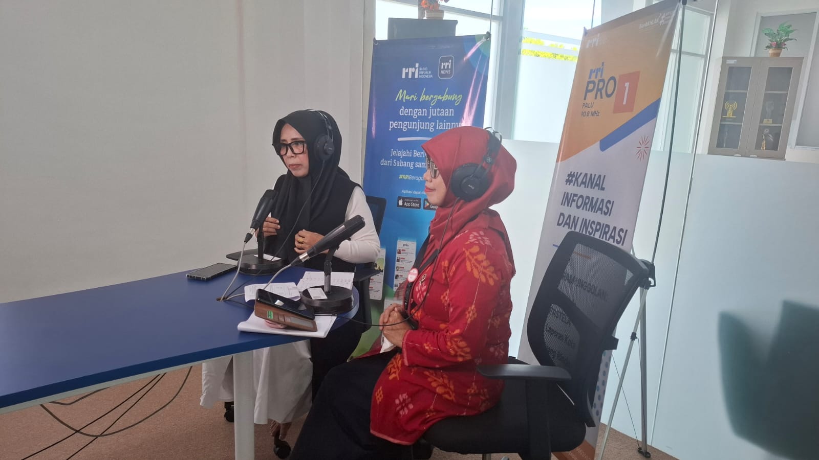 2 Ketua Pengadilan Agama Palu Hadiri Program Kopi Anda Weekend sebagai Narasumber dengan RRI Palu Bertema Pengelolaan Konflik dan Emosi dalam Pernikahan