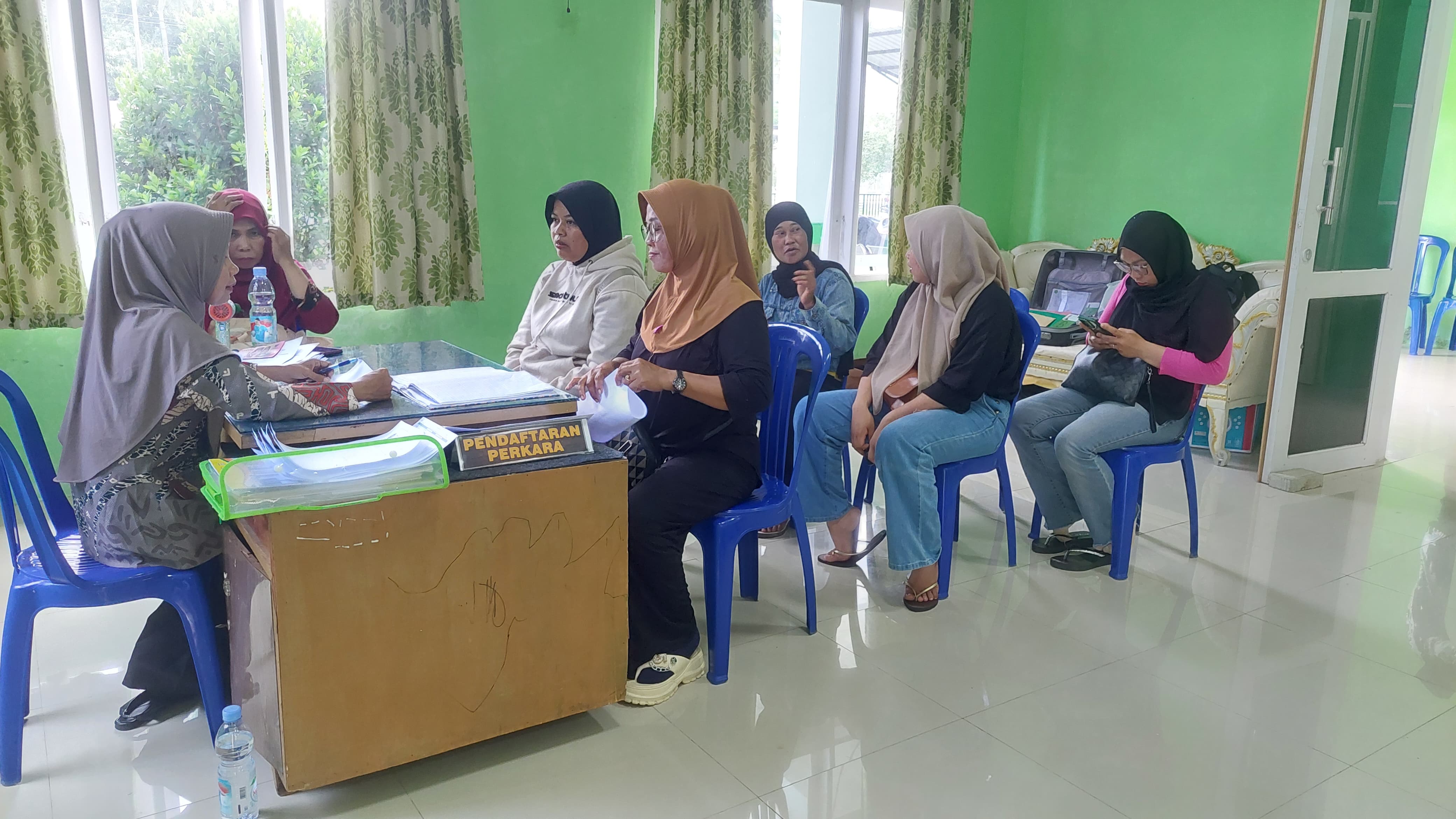 3 KEMBALI HADIR SIDANG KELILING PA PARIGI DI KUA KEC. TINOMBO 1382025