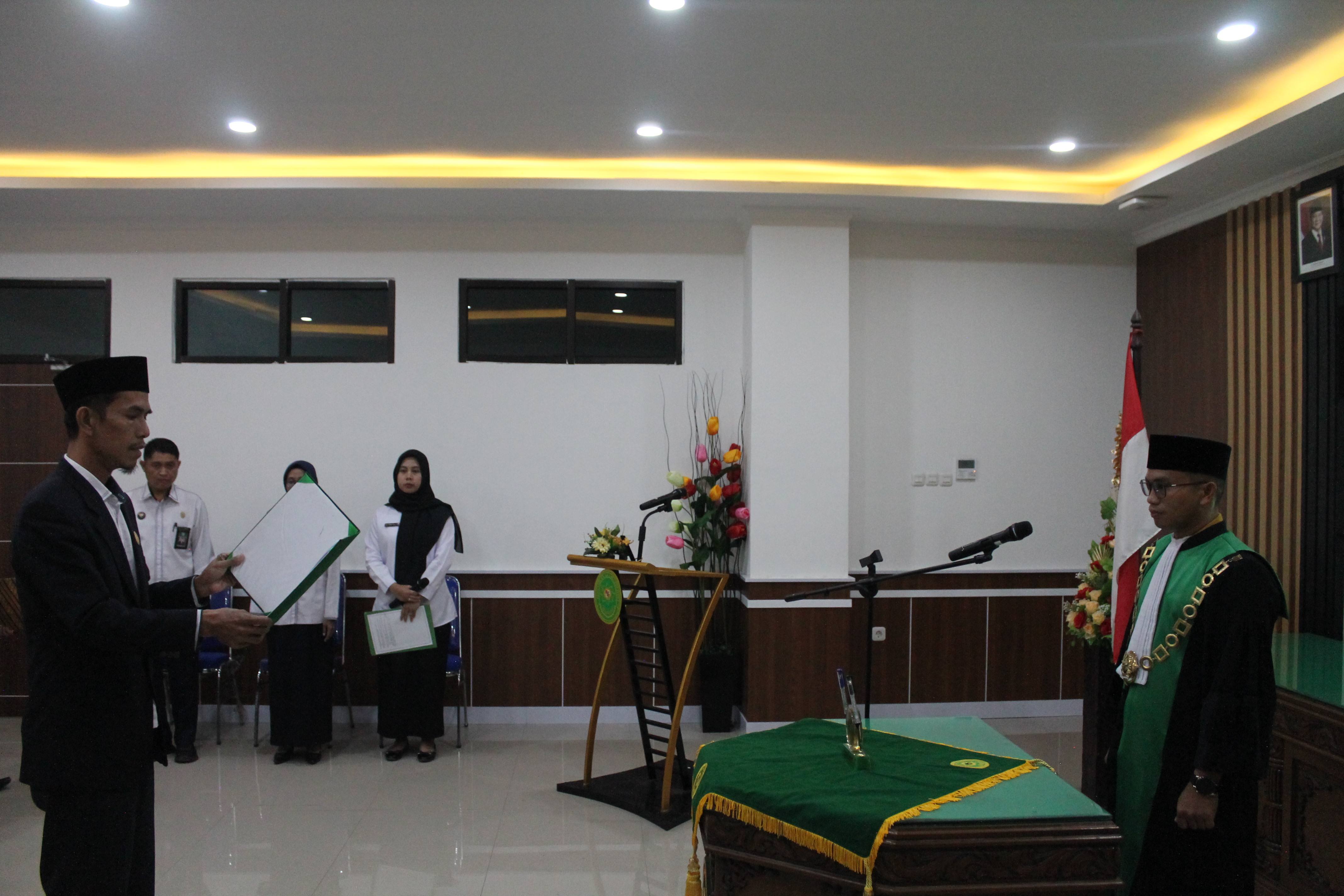 1 Pelantikan dan Pengambilan Sumpah Jabatan Panitera Muda Hukum Pengadilan Agama Tolitoli